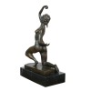 Romaine s'exerçant au jeu de balle - Sculpture bronze antique
