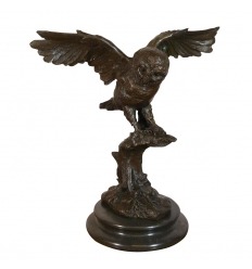 Bronzová socha sovy