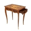 Kleiner Louis XV Schreibtisch aus edlem Holz