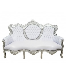 Sofá barroco blanco y plateado.
