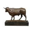 Bronsstaty av en tjur - skulpturer och art deco-möbler - 