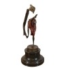 Estatua de bronce de una bailarina. Escultura art deco -