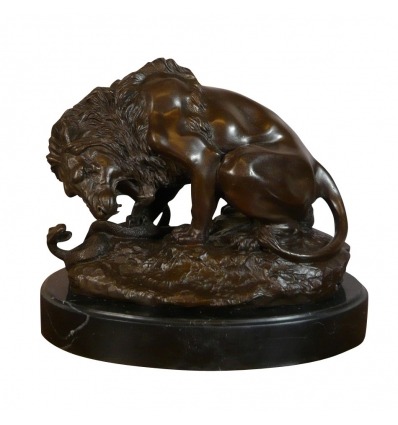 Lion with snake - Bronze statue - Barye - 