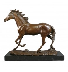Лошади - бронзовая статуя