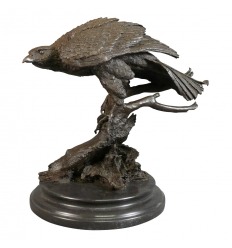 Бронзовая скульптура орла