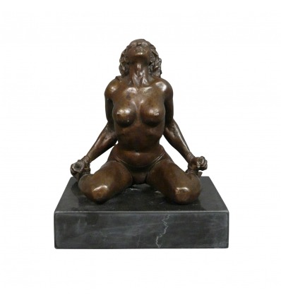 Estatua de bronce de una mujer desnuda - Esculturas y muebles art deco. - 