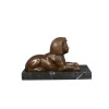 Estatua de bronce de una esfinge - 