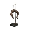 Statue en bronze d'une femme nue suspendue - Sculpture