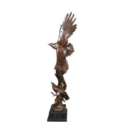 Памятник - скульптура из бронзы двух Орлов - скульптор