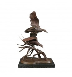 Bronze statue of ducks