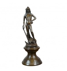 A szobor bronz a Donatello David