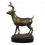 La statua di un cervo in bronzo