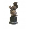 Eichhörnchen auf einer Haselnuss - Bronzeskulptur - Statue - 