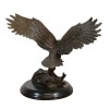 Statue en bronze d'un aigle se posant - sculptures d'oiseaux