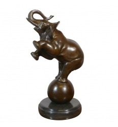 Statue en bronze - L'éléphant sur la balle