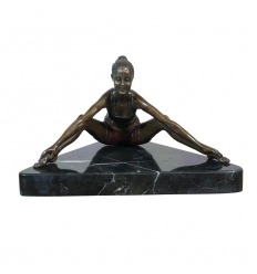 Táncos képzés, bronz nő-szobor