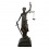 La Statua di bronzo di Themis Dea della giustizia