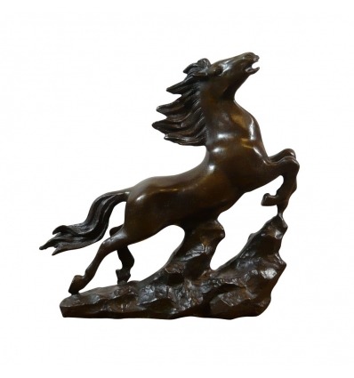 Scultura in bronzo di un cavallo