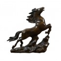 Escultura de bronce de un caballo