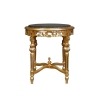 Mesa de apoyo o pequeña mesa barroca en madera dorada redonda.