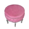 Puf barroco rosa con asiento acolchado, sillones y mobiliario.