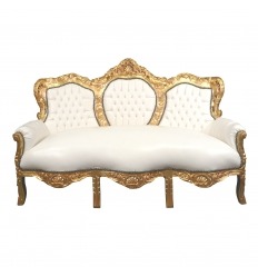 Sofá barroco blanco y madera dorada.