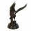 Estatua de un águila real en bronce
