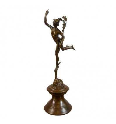 Histórica estatua de bronce de Mercurio o Hermes volador, mitología. - 