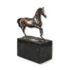 Bronzový kůň socha