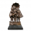 Statua di bronzo - Tre ragazze sotto la pioggia