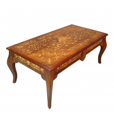 Кофейный столик Людовика XV в маркетри украшен бронзой