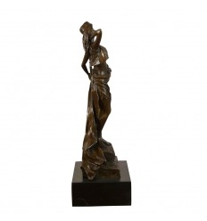 Estatua de bronce de la diosa griega Terpsichore