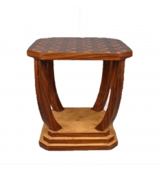 Kwadratowy stół w stylu art deco