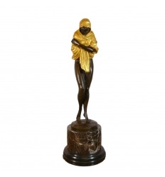 Orientalista bronzová socha ženy