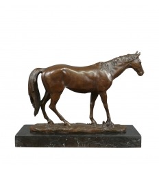 Egy ló bronz szobor