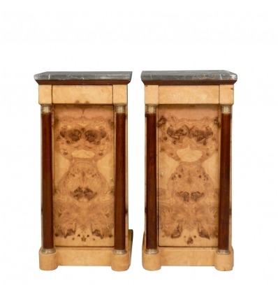 Par de mesas-de-cabeceira no império estilo de Móveis e armários, estilo Luís XV