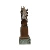 Scultura di un busto di cavallo di bronzo