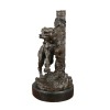 Staty i brons av en bulldog bunden till en stolpe - skulpturer - 