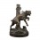 Bronzestatue einer Bulldogge an einer Stange befestigt