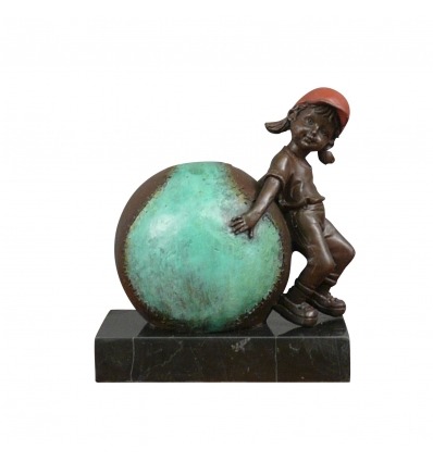 Скульптура из бронзы - ребенка и мяч бейсбол
