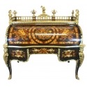 Reproduktion av kungens Louis XV-skrivbord i Versailles