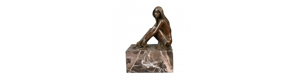 Bronzová socha erotická