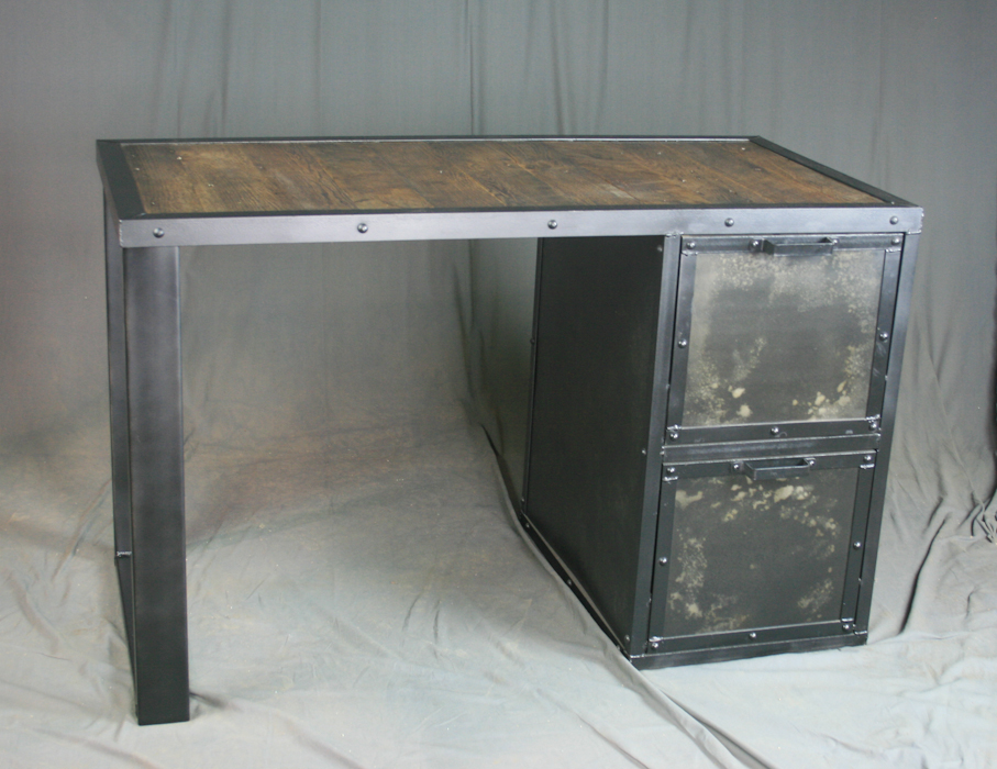 Bureau avec un plateau en bois type industriel