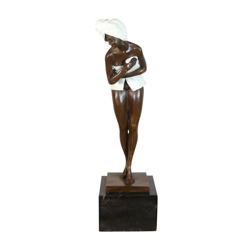 Sculpture en bronze contemporaine d'une femme