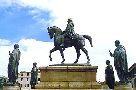 SScultura in bronzo di Napoleone sul suo cavallo Parco Gl de Gaulle
