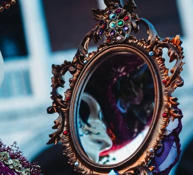 Un miroir baroque pour une maison dans le monde